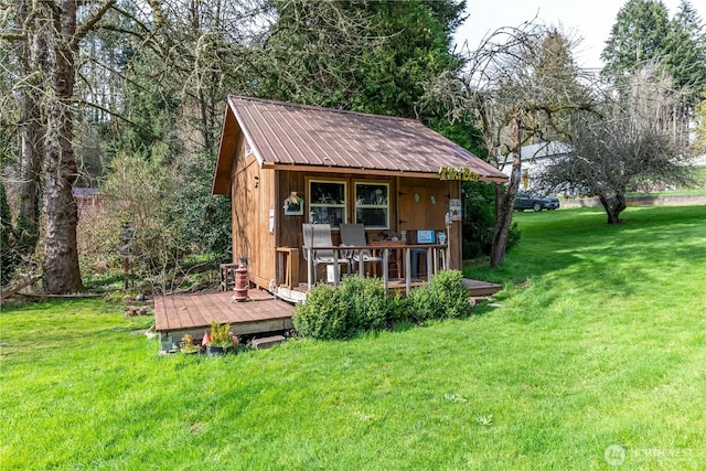 view of outdoor structure featuring an outbuilding