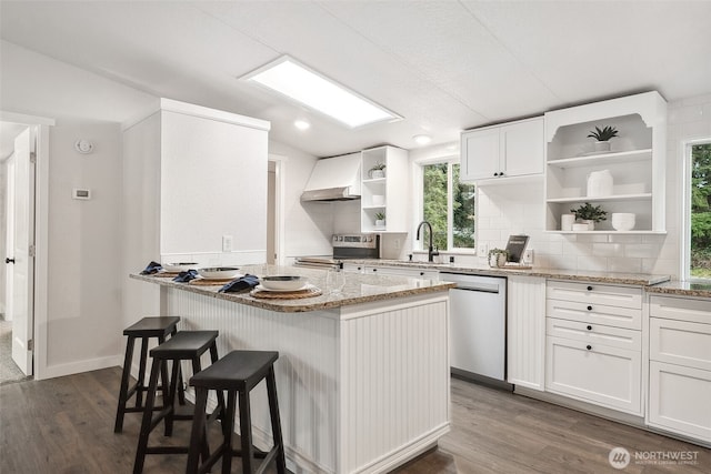 kitchen featuring stainless steel appliances, dark wood-type flooring, a sink, backsplash, and open shelves