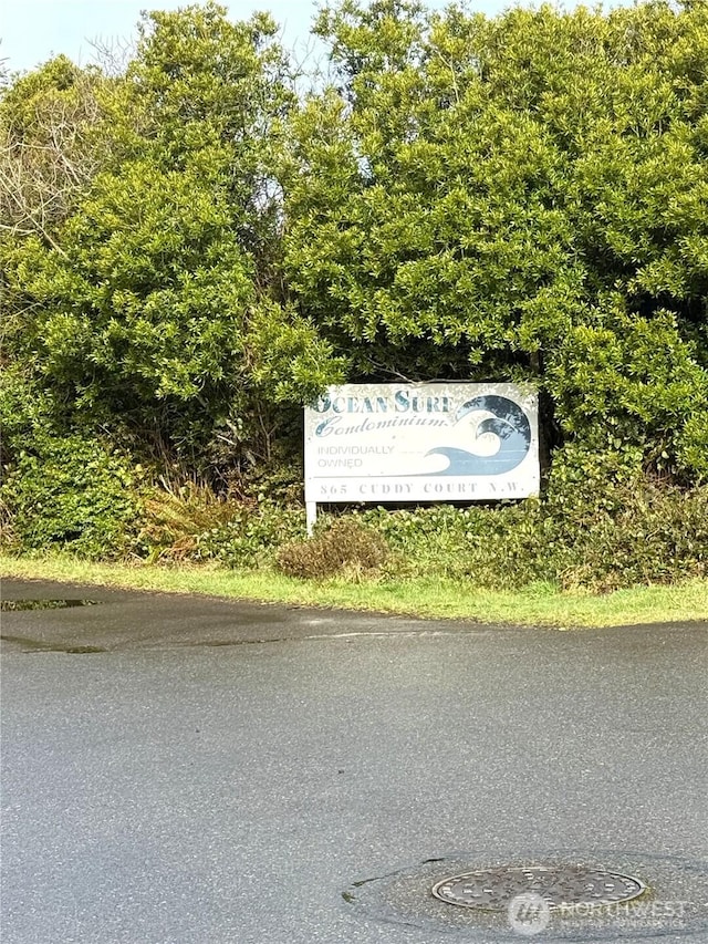 view of community / neighborhood sign