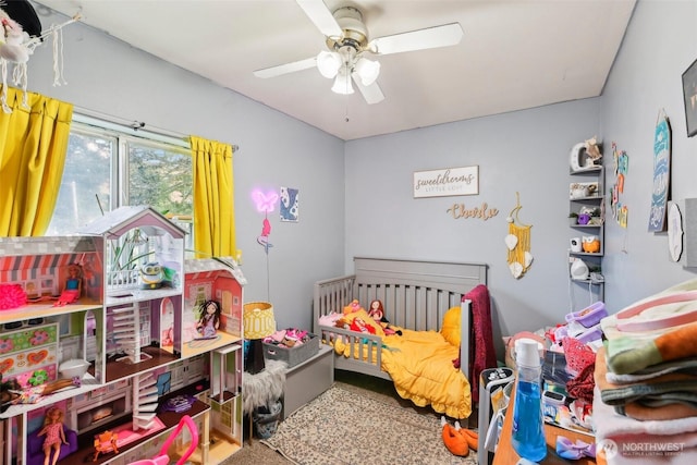 bedroom featuring a ceiling fan