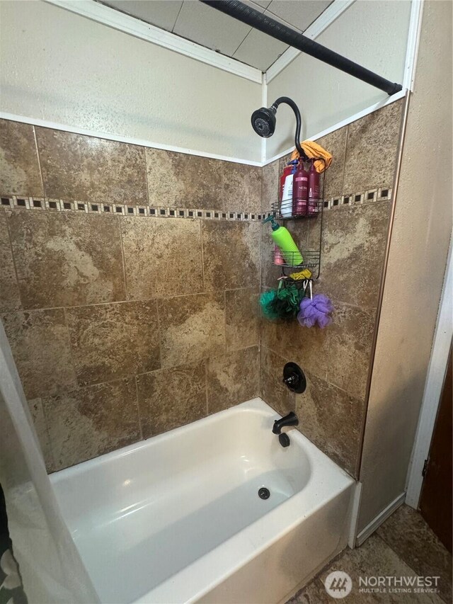 bathroom with shower / washtub combination