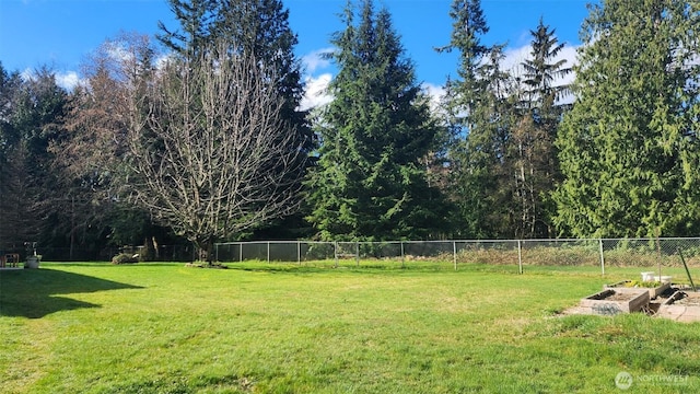 view of yard featuring fence