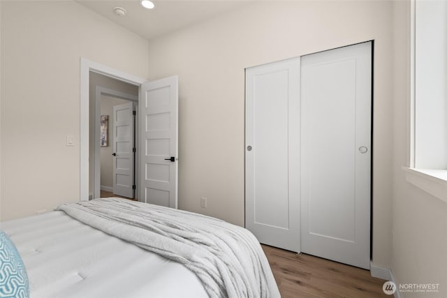 bedroom featuring baseboards, a closet, wood finished floors, and recessed lighting