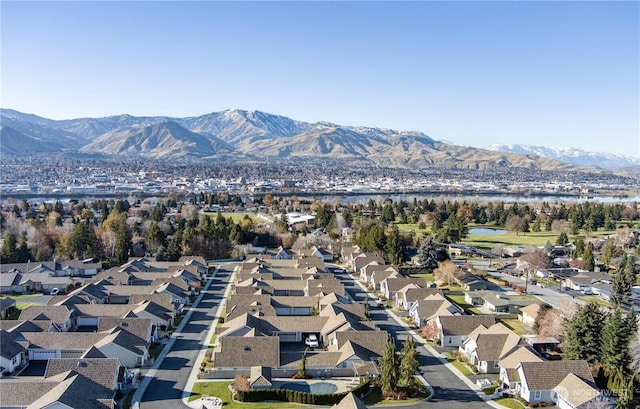 view of mountain feature with a residential view