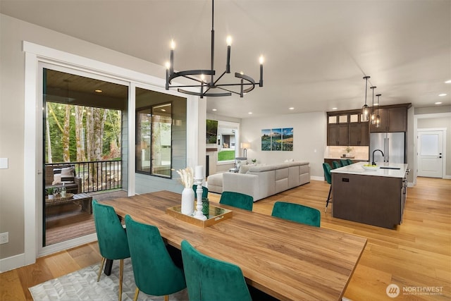 dining area featuring a wealth of natural light, light wood-style flooring, baseboards, and recessed lighting