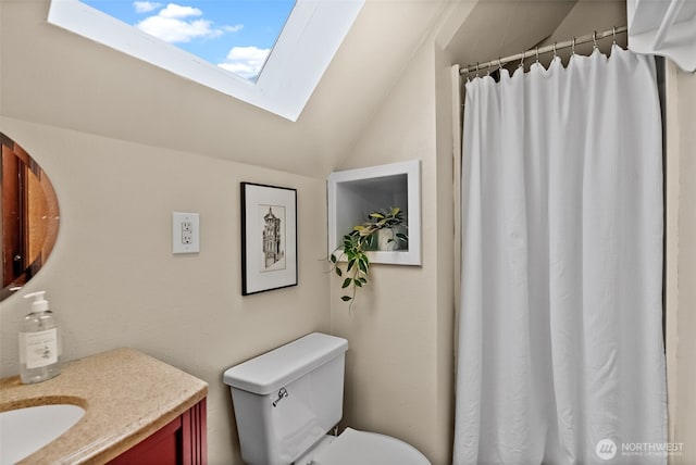 full bath with vaulted ceiling with skylight, a shower with shower curtain, vanity, and toilet