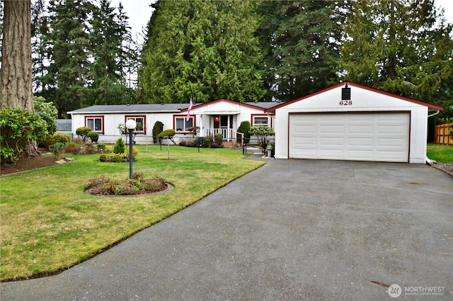 view of front of house featuring a front yard and fence