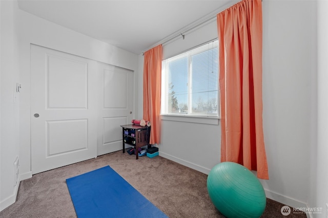 exercise room featuring carpet floors and baseboards