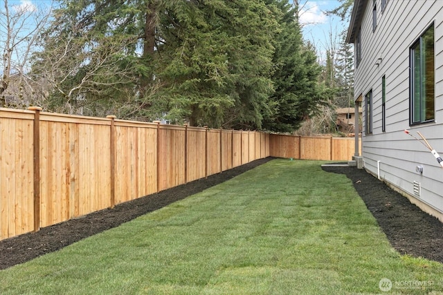 view of yard featuring a fenced backyard