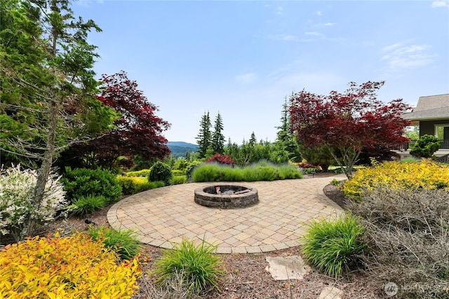 view of patio with a fire pit