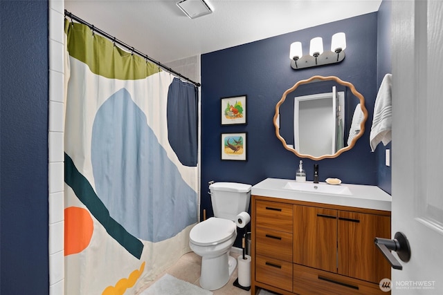 full bathroom with visible vents, toilet, vanity, and a shower with curtain