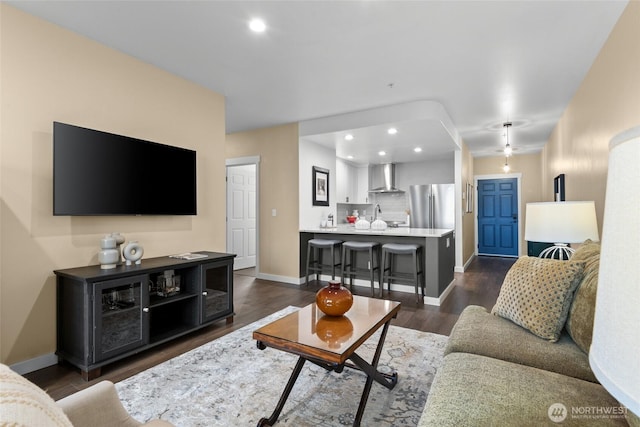 living area featuring dark wood-style floors, recessed lighting, and baseboards