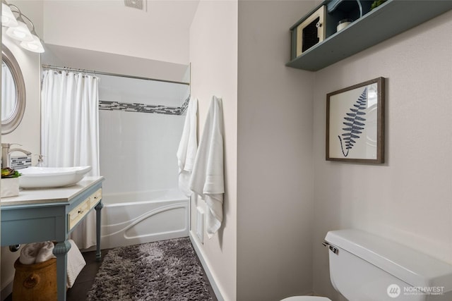 bathroom with visible vents, shower / tub combo with curtain, vanity, and toilet