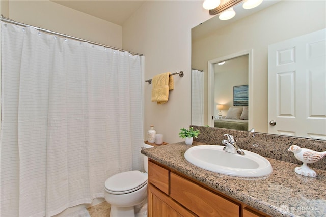 full bathroom with vanity, connected bathroom, toilet, and a shower with curtain