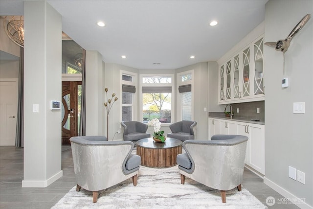10808 NE 192nd Ave, Brush Prairie, WA 98606 - living area featuring recessed lighting, indoor wet bar, baseboards, and light wood-style floors