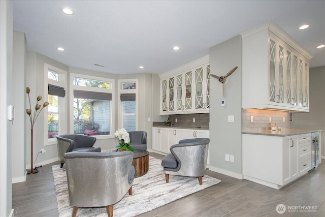 10808 NE 192nd Ave, Brush Prairie, WA 98606 - living room featuring recessed lighting, baseboards, wet bar, and wood finished floors