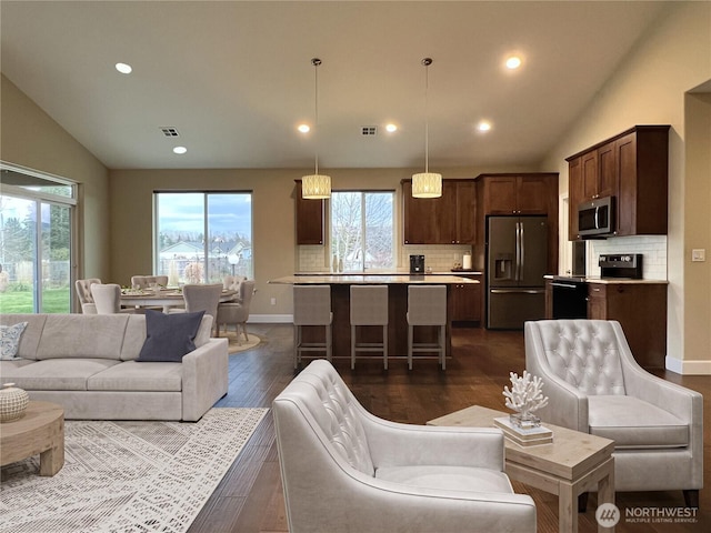 living room featuring visible vents, recessed lighting, baseboards, dark wood-style flooring, and vaulted ceiling