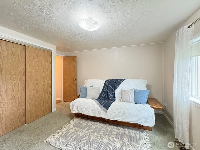 living area featuring a textured ceiling and carpet flooring