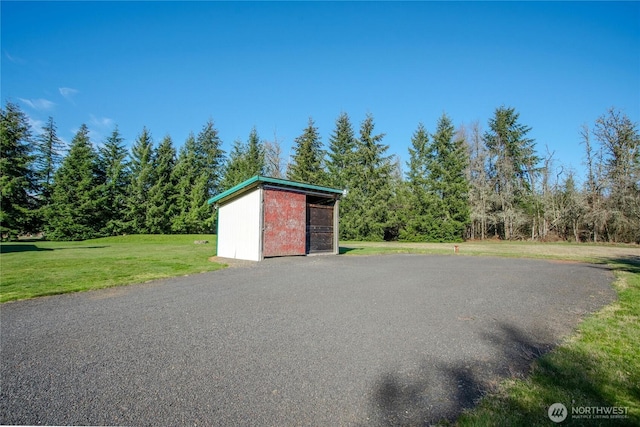 exterior space featuring driveway