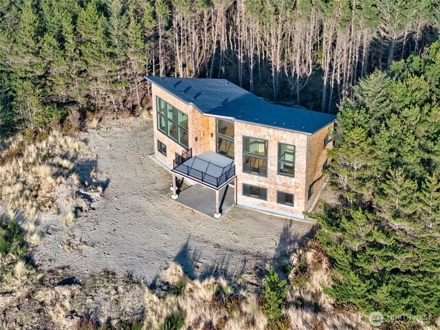 bird's eye view with a view of trees