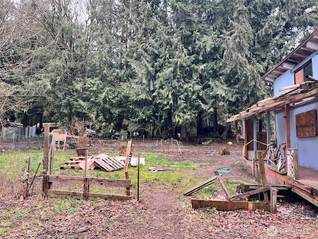 view of yard featuring a garden