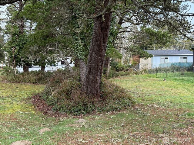 Listing photo 3 for 1305 322nd Pl, Ocean Park WA 98640