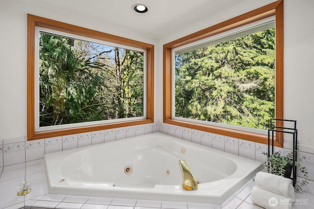 full bath featuring a whirlpool tub