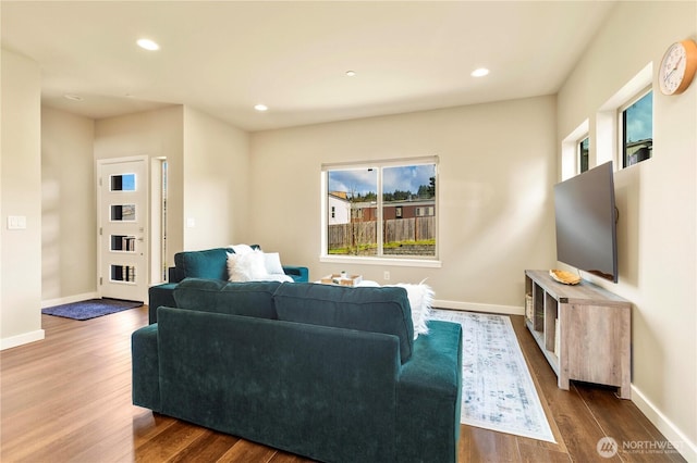 living area with dark wood-style floors, baseboards, and recessed lighting