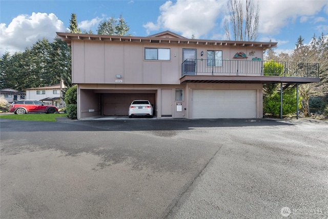 view of front facade with a garage and aphalt driveway