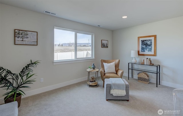 living area with recessed lighting, visible vents, carpet flooring, and baseboards