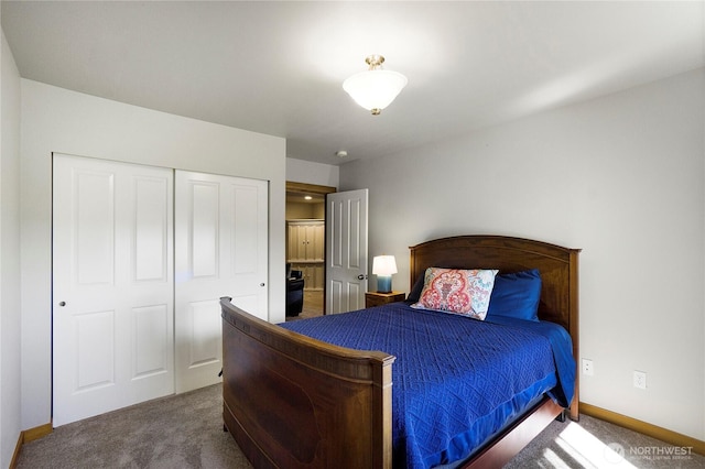 bedroom featuring carpet flooring, baseboards, and a closet