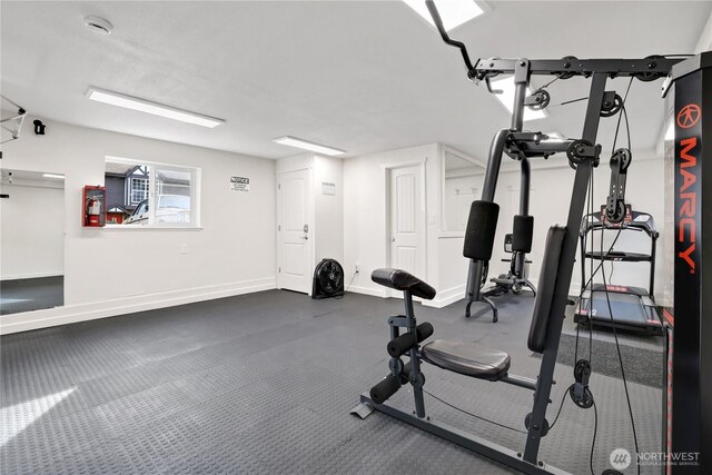 workout room featuring baseboards