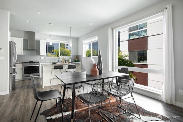 dining area with dark wood-type flooring, recessed lighting, and baseboards