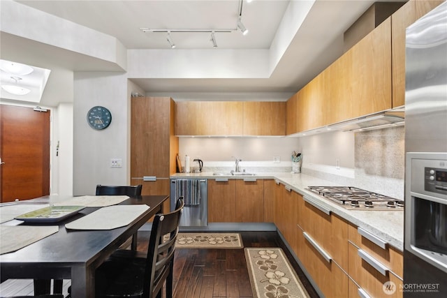 kitchen with stainless steel gas cooktop, dark wood-style flooring, a sink, dishwasher, and modern cabinets