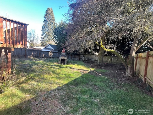 view of yard featuring a fenced backyard