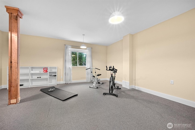 workout room featuring baseboards