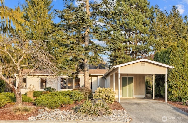 view of front facade featuring aphalt driveway and an attached carport