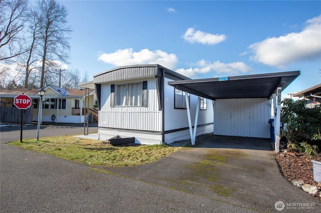 view of front of house featuring driveway