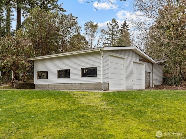 view of detached garage