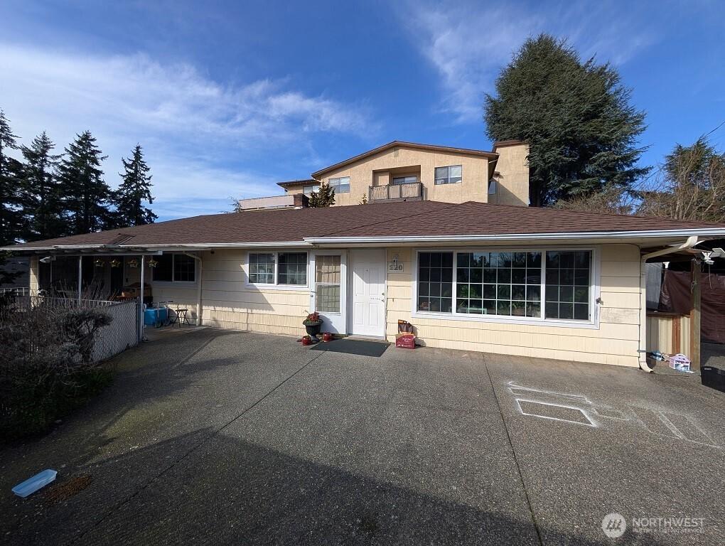 view of front of house featuring a shingled roof