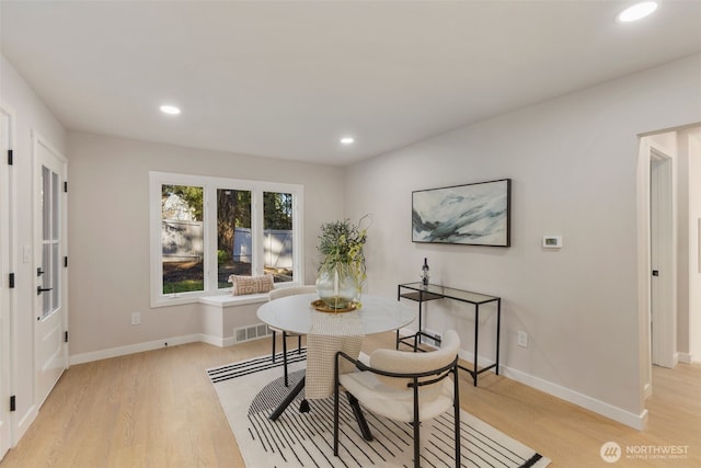 dining space with light wood-type flooring, visible vents, baseboards, and recessed lighting