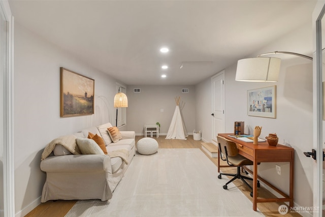 home office featuring light wood-style flooring, visible vents, baseboards, and recessed lighting