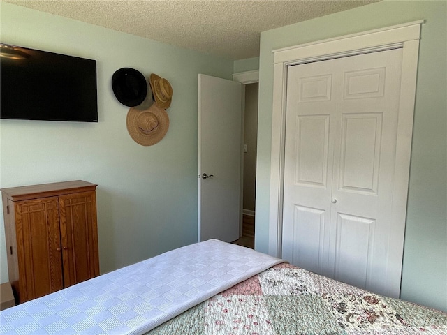 bedroom with a closet and a textured ceiling