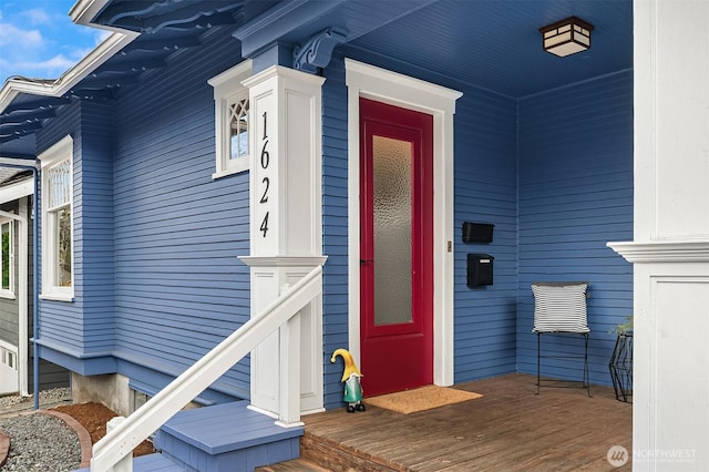 doorway to property featuring covered porch