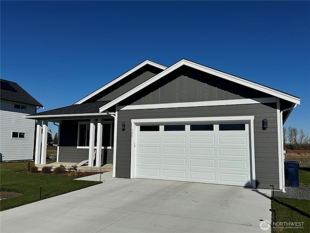 view of front of house featuring driveway, a front lawn, and an attached garage