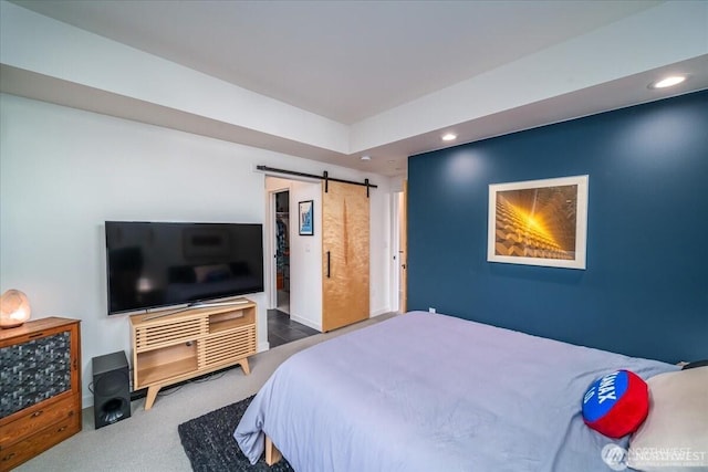 bedroom featuring carpet floors, recessed lighting, and a barn door