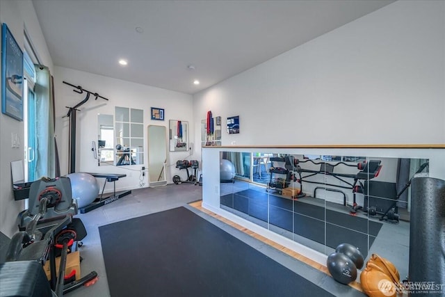 workout room featuring recessed lighting