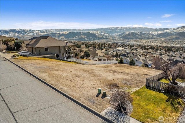 Listing photo 2 for 922 Briarwood Dr, East Wenatchee WA 98802