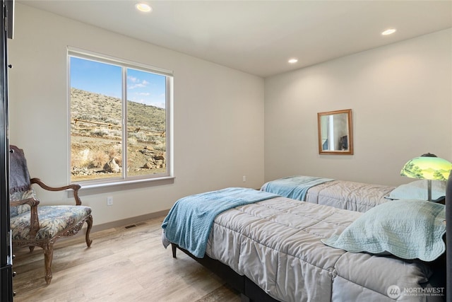 bedroom with visible vents, recessed lighting, light wood-type flooring, and baseboards