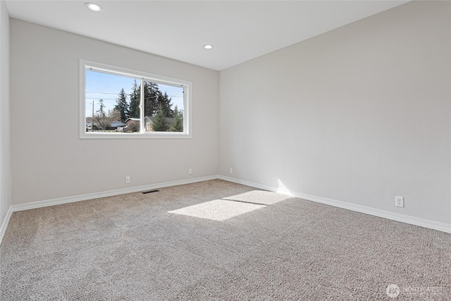 unfurnished room featuring baseboards, visible vents, carpet flooring, and recessed lighting